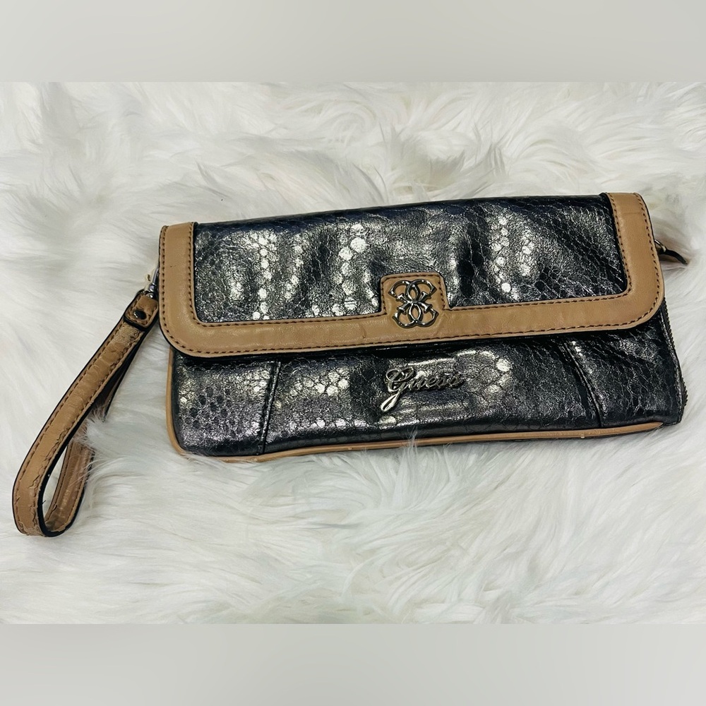 Guess clutch